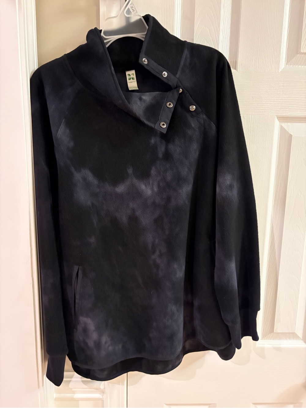 GreenTea Black Tie-Dye Pullover Hoodie